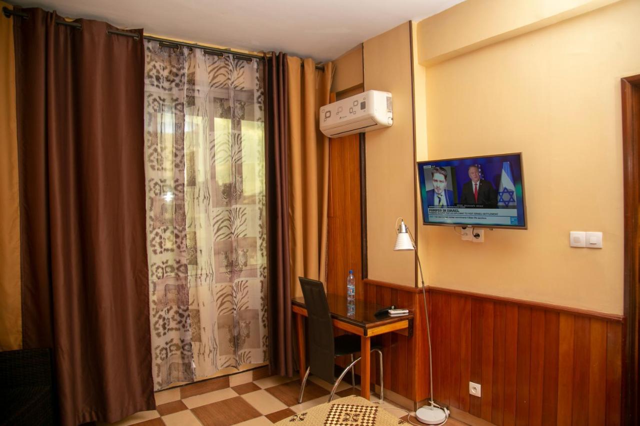 Yaahot Hotel Yaoundé Exterior foto