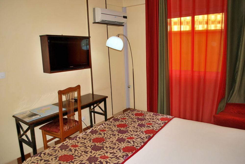 Yaahot Hotel Yaoundé Exterior foto